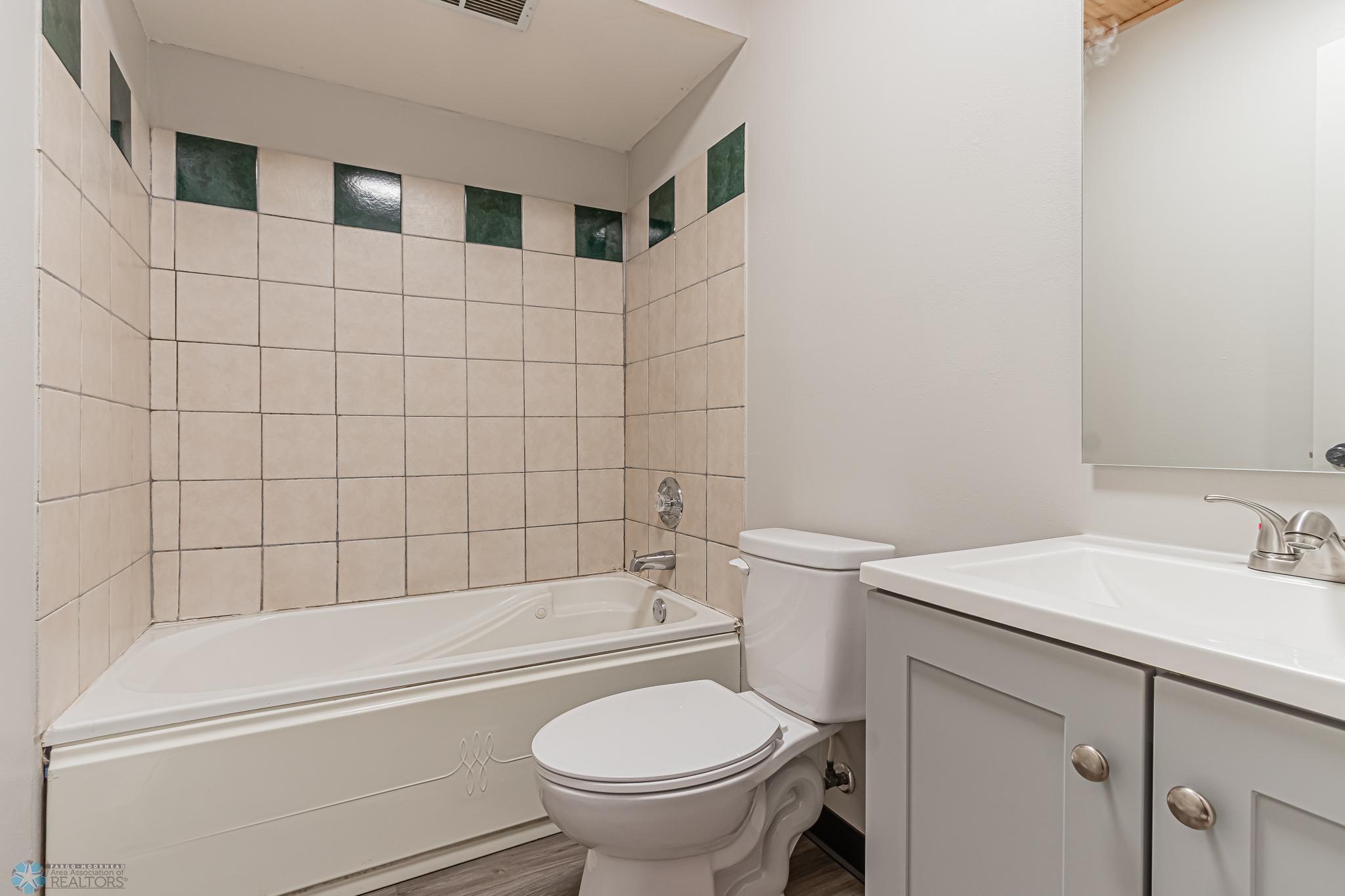 1815 56th Ave S, Fargo, ND-07.jpg