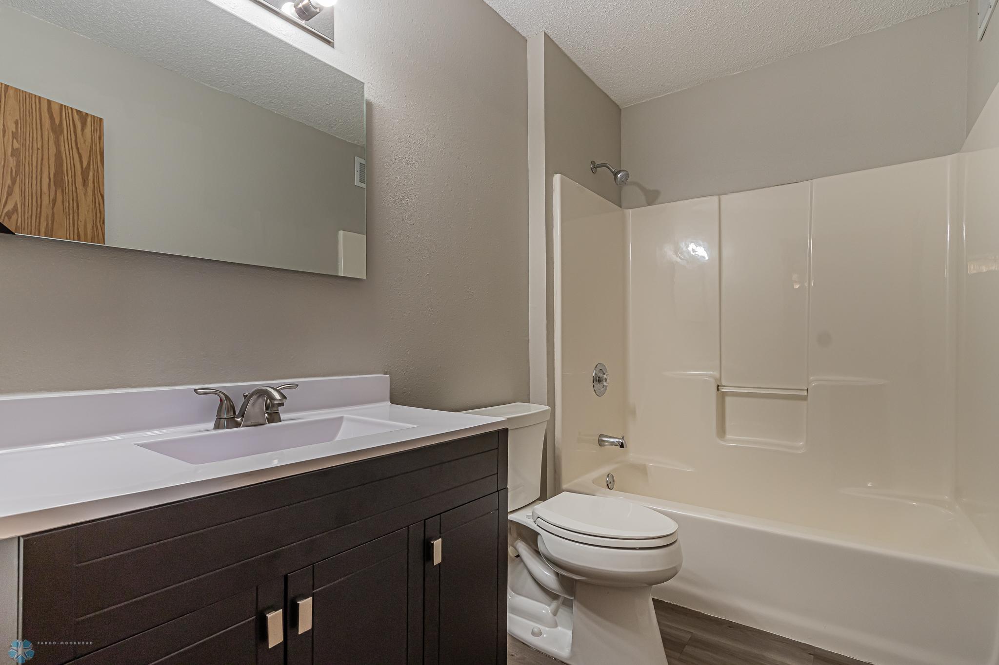 1815 56th Ave S, Fargo, ND-13.jpg