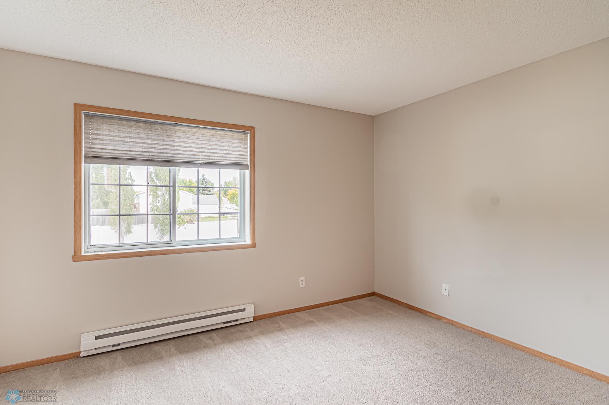 1815 56th Ave S, Fargo, ND-17.jpg