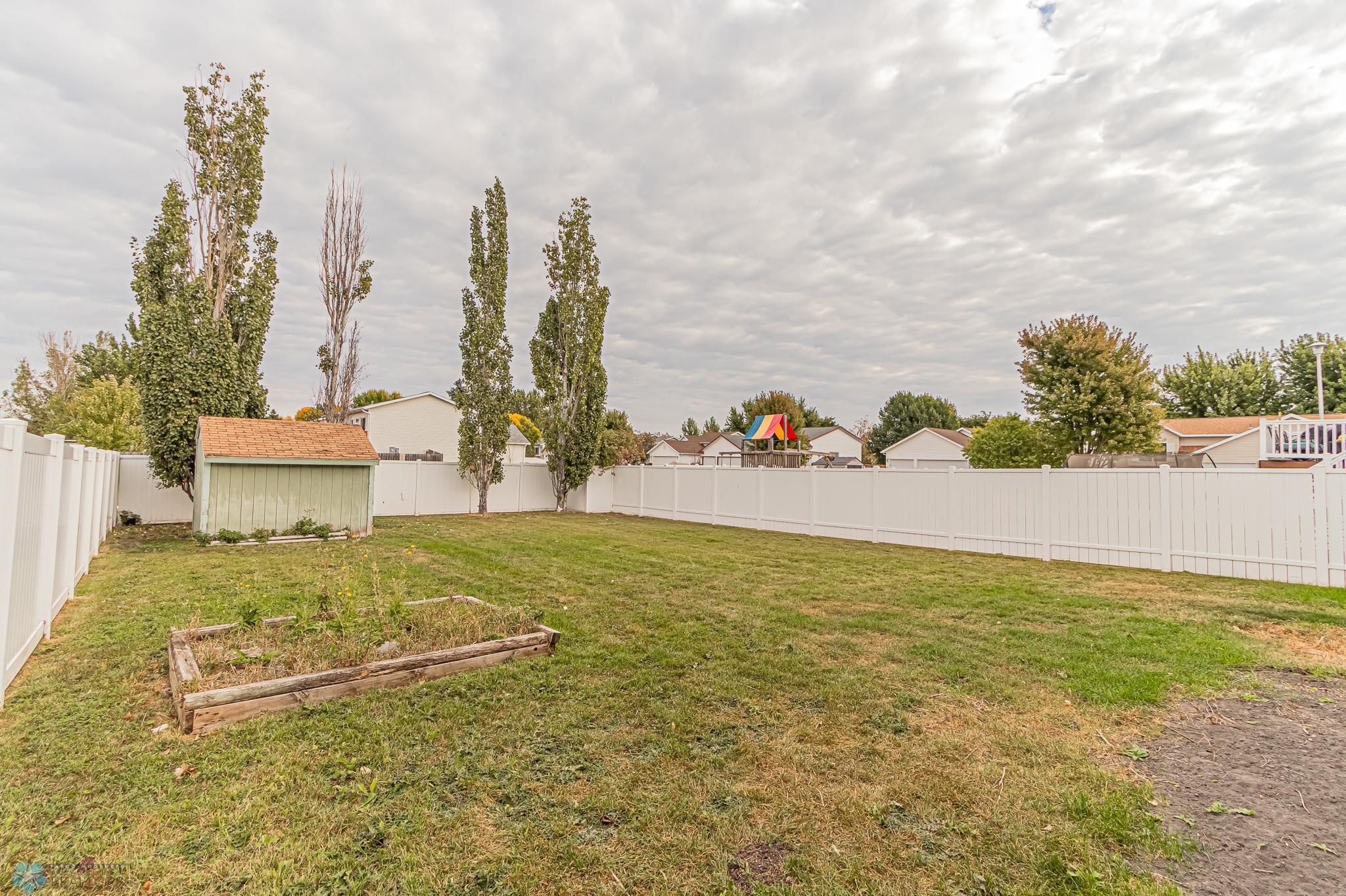 1815 56th Ave S, Fargo, ND-01.jpg