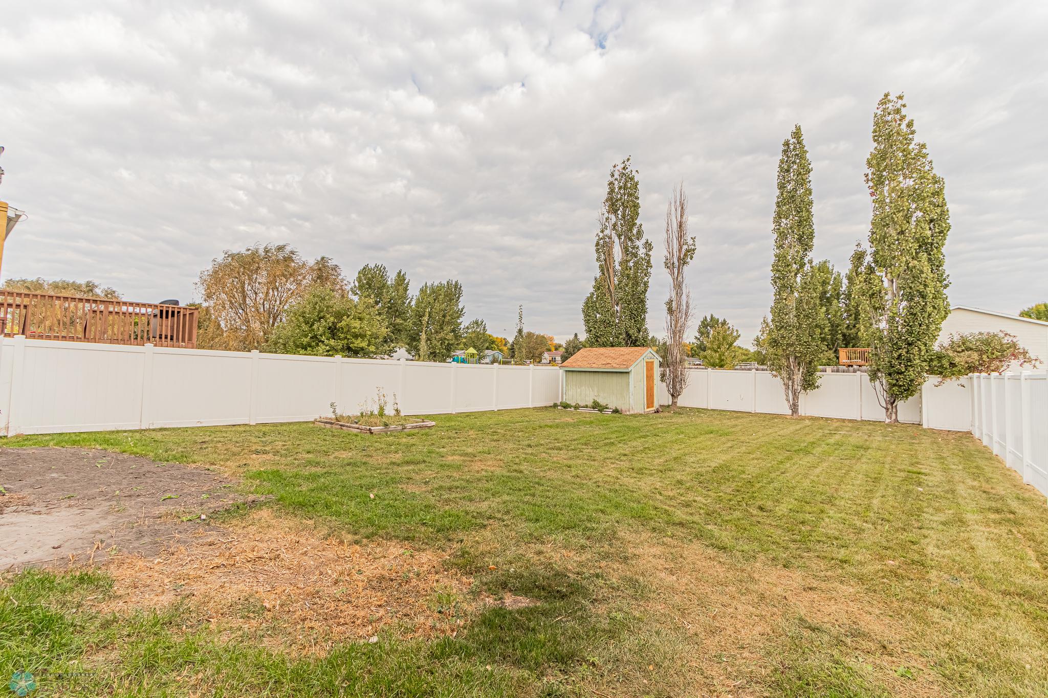 1815 56th Ave S, Fargo, ND-03.jpg