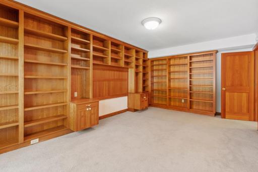 5630 Christmas Lake Point, Excelsior, MN 55331