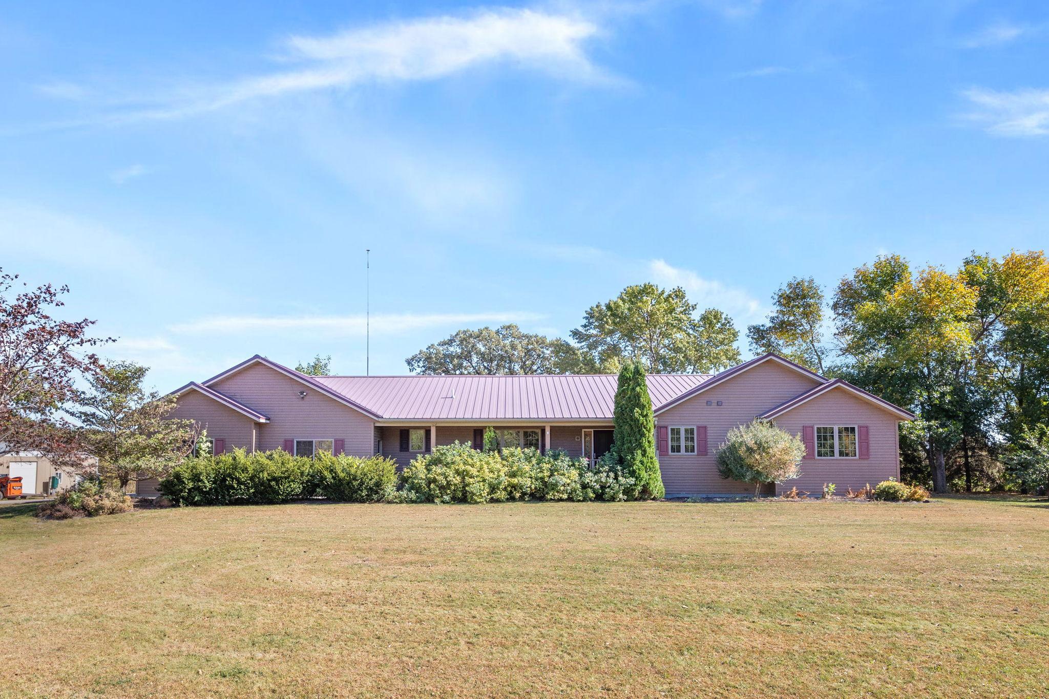 Front of the home at 14512 Lakewood Rd, Eden Valley