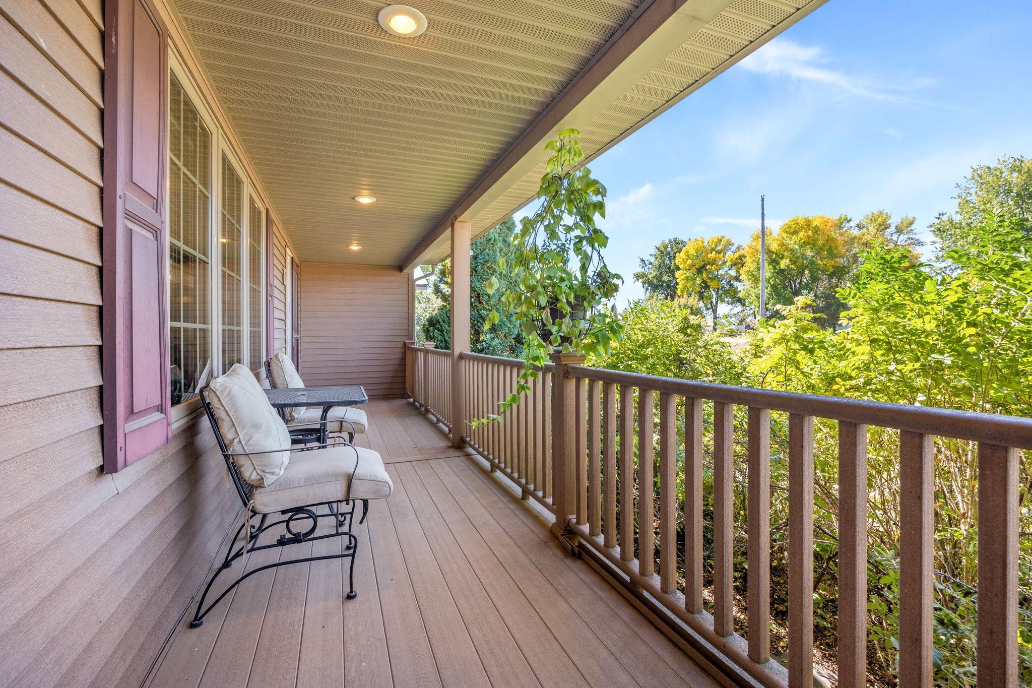 Front Porch at 14512 Lakewood Road, Eden Valley