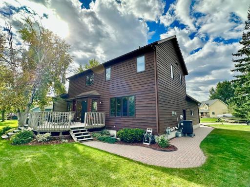 312 Oakdale Court NE, Warroad, MN 56763