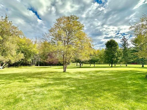 312 Oakdale Court NE, Warroad, MN 56763