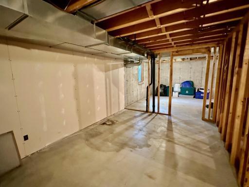 312 Oakdale Court NE, Warroad, MN 56763