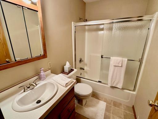 312 Oakdale Court NE, Warroad, MN 56763