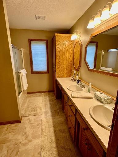 312 Oakdale Court NE, Warroad, MN 56763
