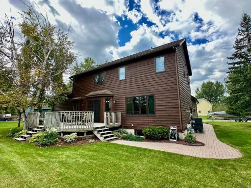 312 Oakdale Court NE, Warroad, MN 56763