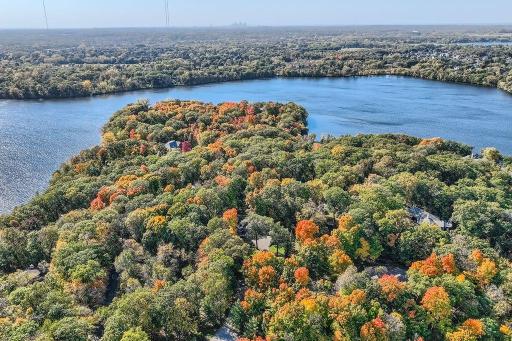 4 W Bay Lane, North Oaks, MN 55127