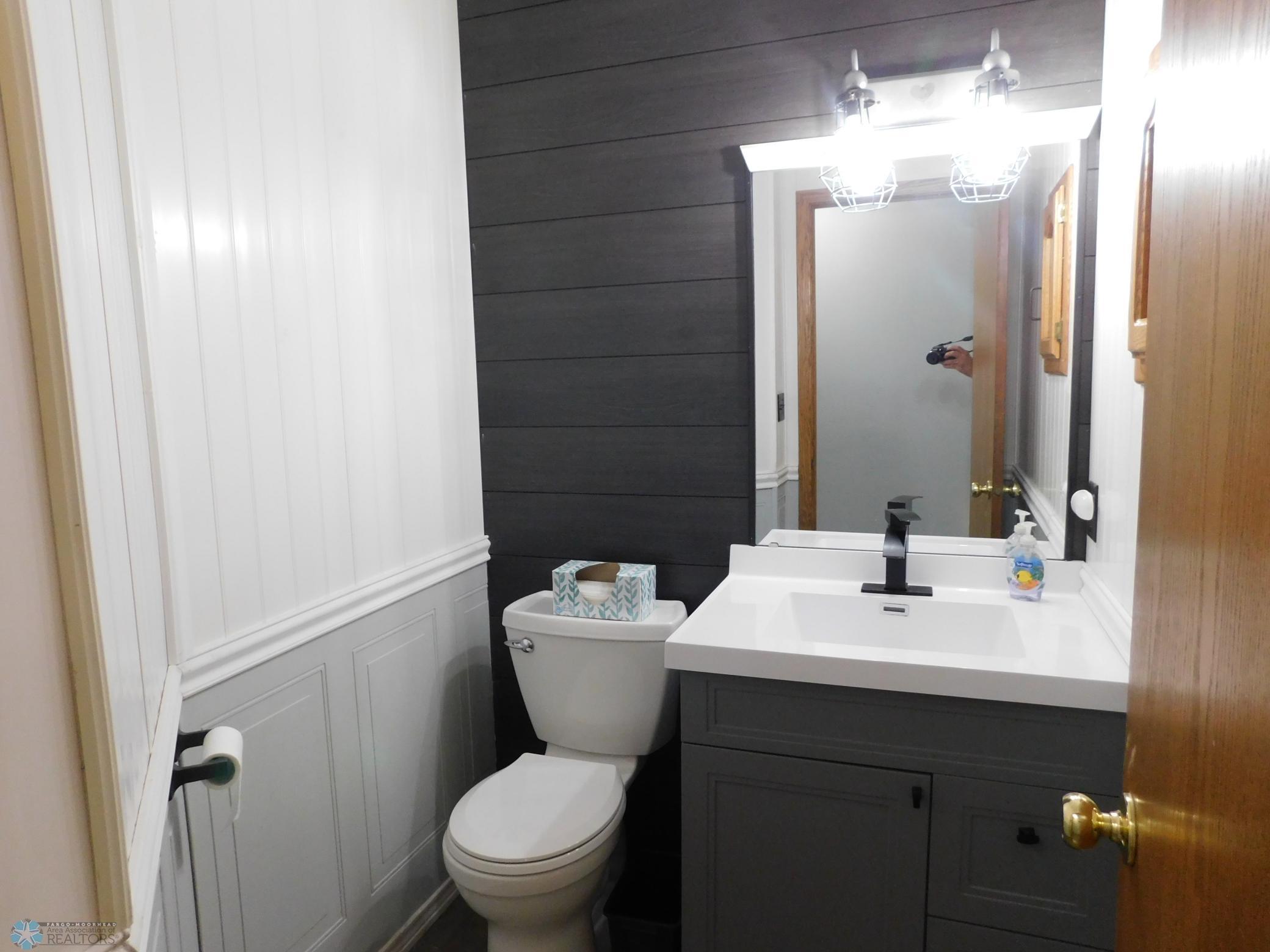 main 1/2 bath
