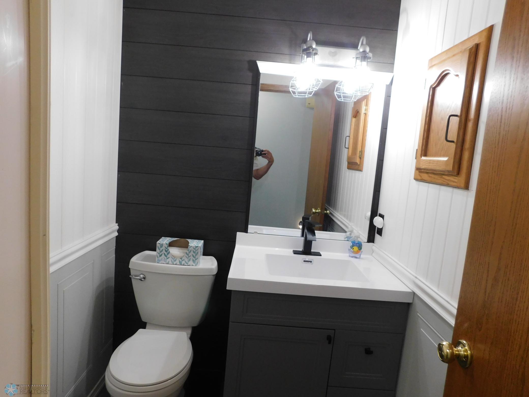 main 1/2 bath