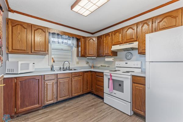 New Stove, Fridge and Flooring