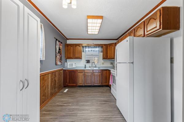 Eat-In Kitchen