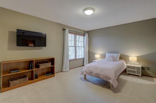 1 Lawton Lane, Saint Paul, MN 55127