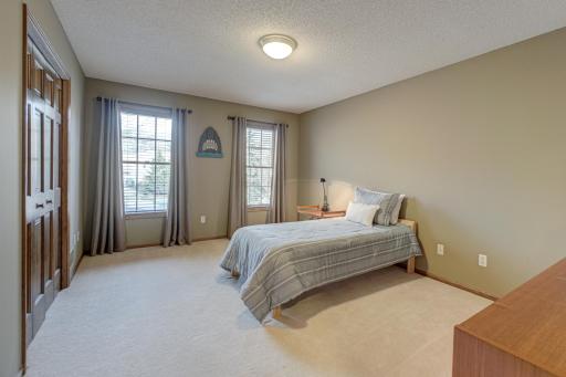 1 Lawton Lane, Saint Paul, MN 55127