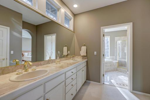 1 Lawton Lane, Saint Paul, MN 55127