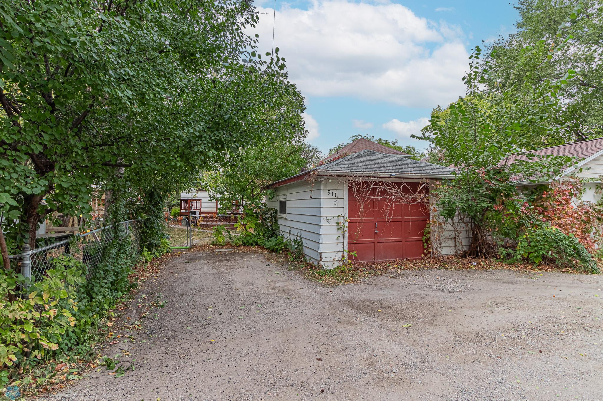 911 10th St N. Fargo, ND-04.jpg