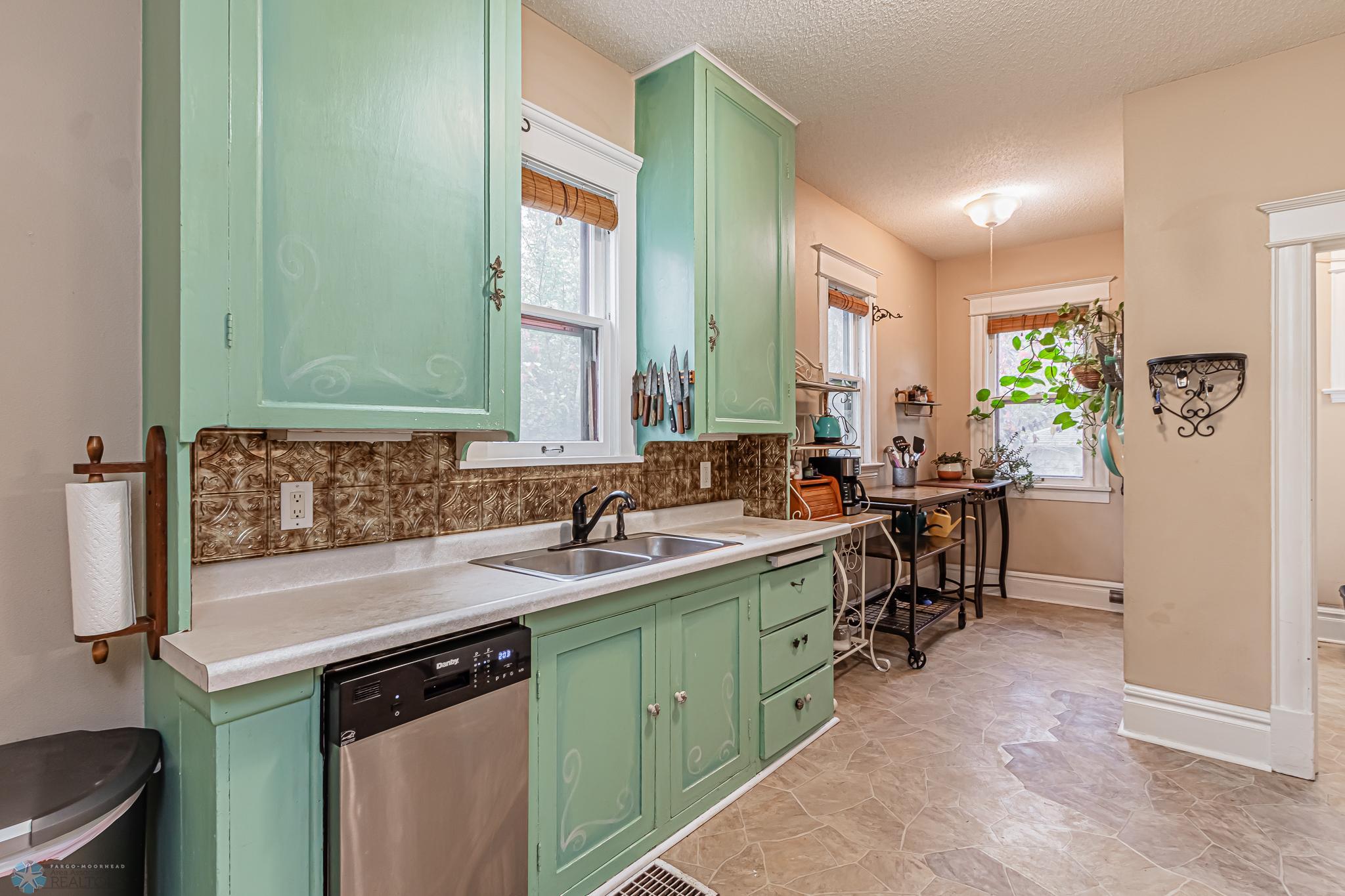 911 10th St N. Fargo, ND-20.jpg
