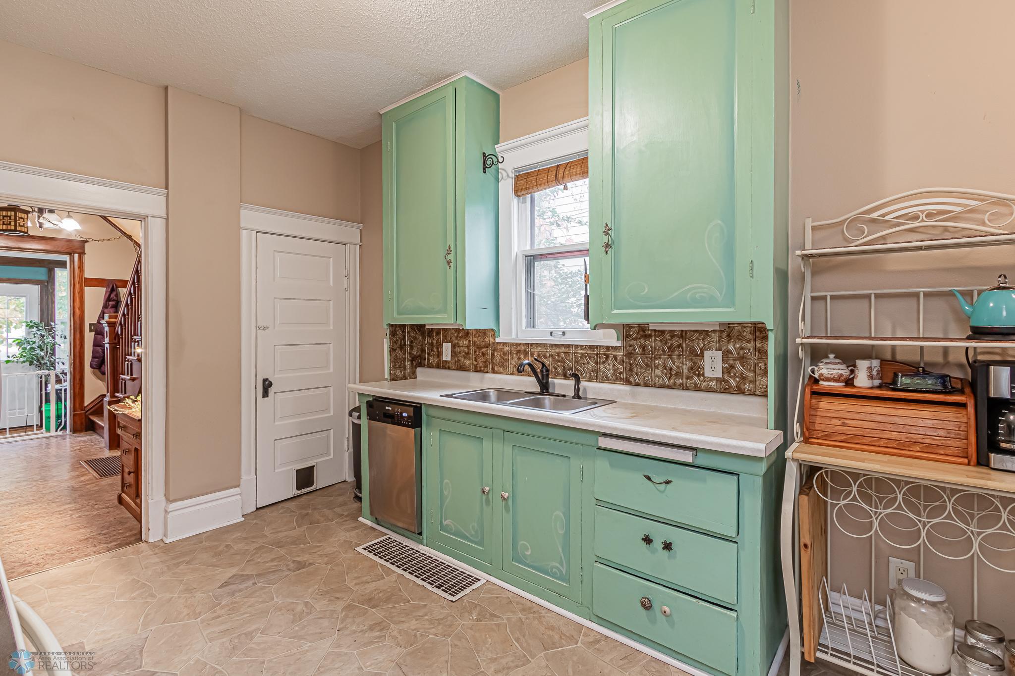 911 10th St N. Fargo, ND-21.jpg