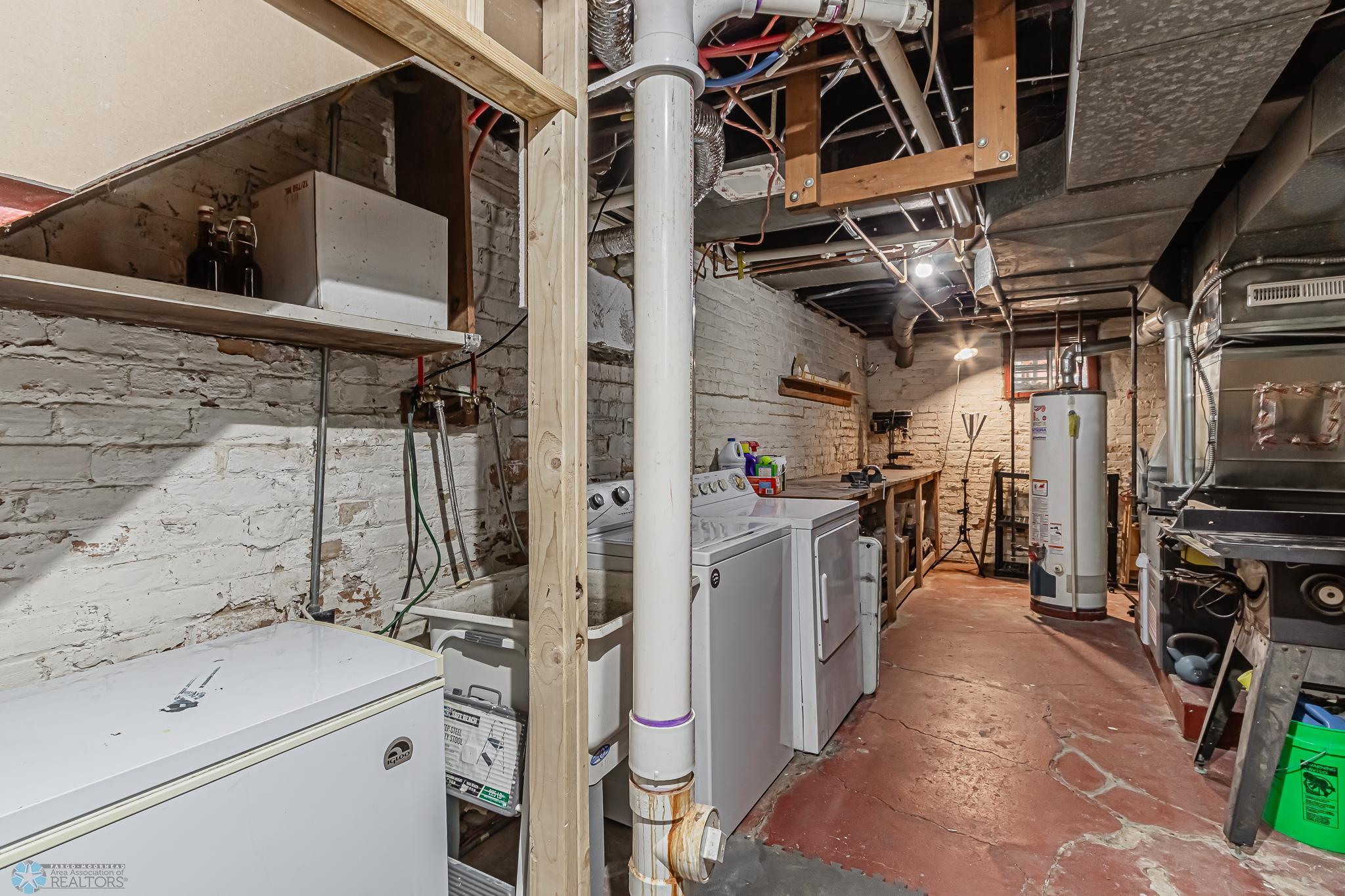 911 10th St N. Fargo, ND-23.jpg
