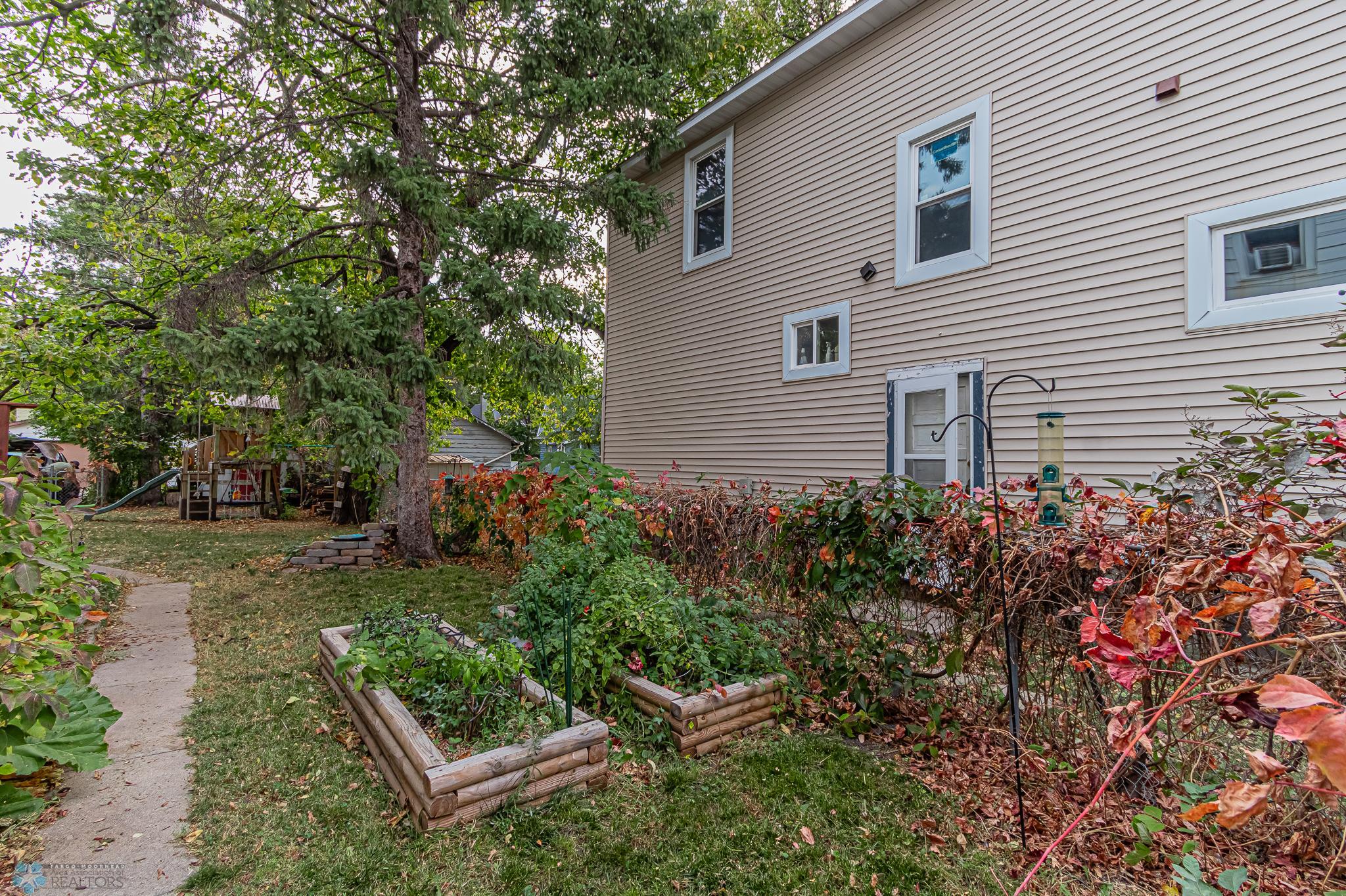 911 10th St N. Fargo, ND-05.jpg