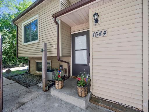 1544 Greenwood Court N, Saint Paul, MN 55122