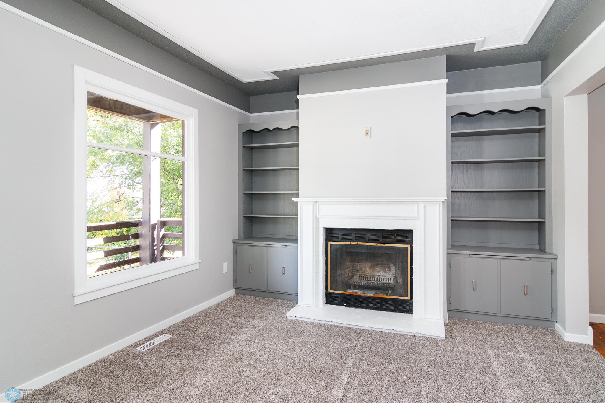 Living Room-Built-In Book Shelves