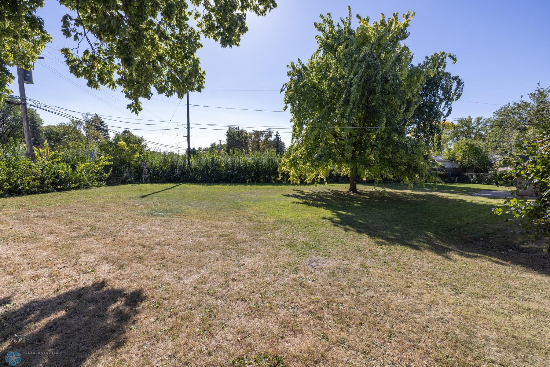 Large Back Yard, lot 40 x 140