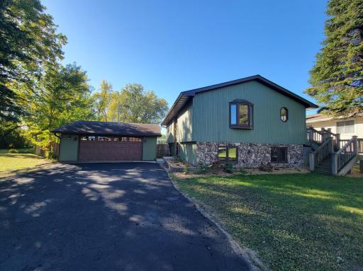540 County Road D E, North Saint Paul, MN 55117