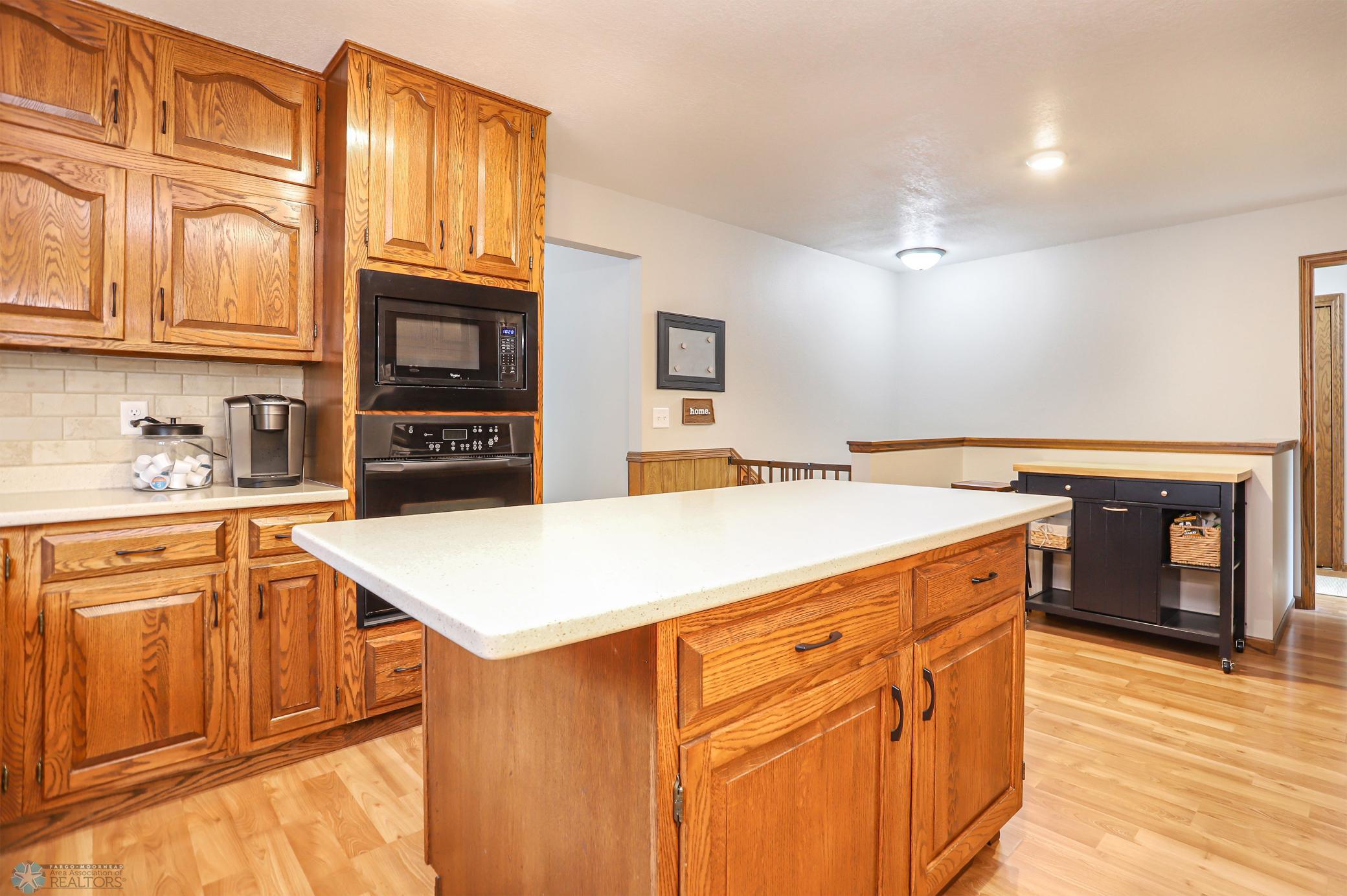 Kitchen (view 2)