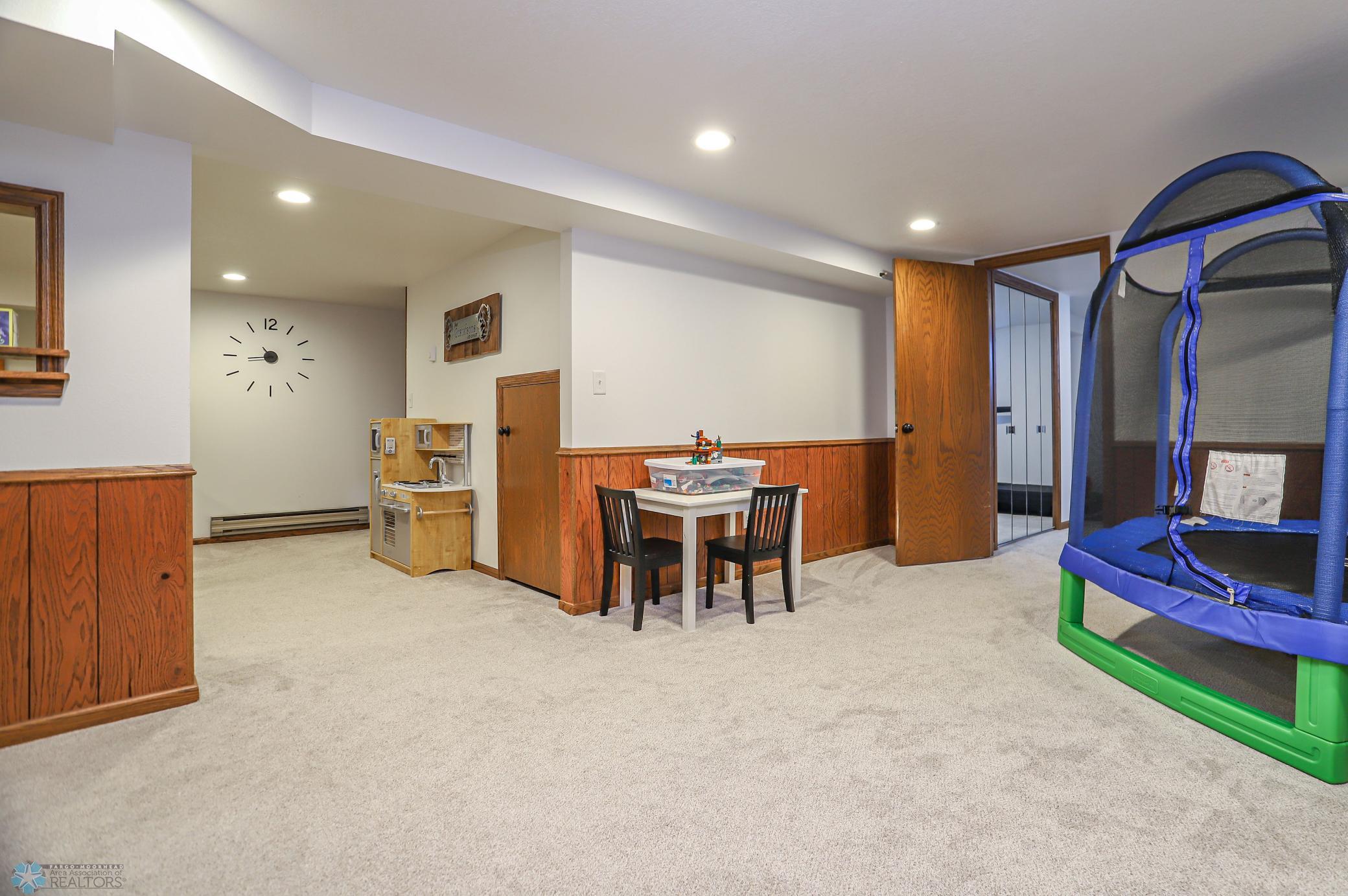 Family Room (view 5)