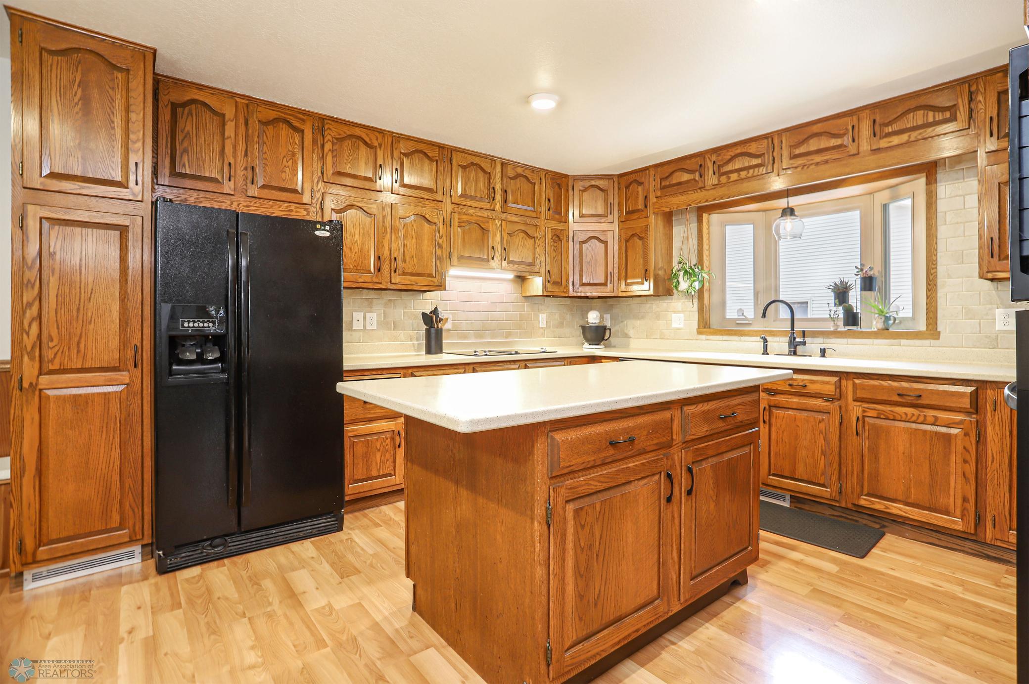 Kitchen (view 3)