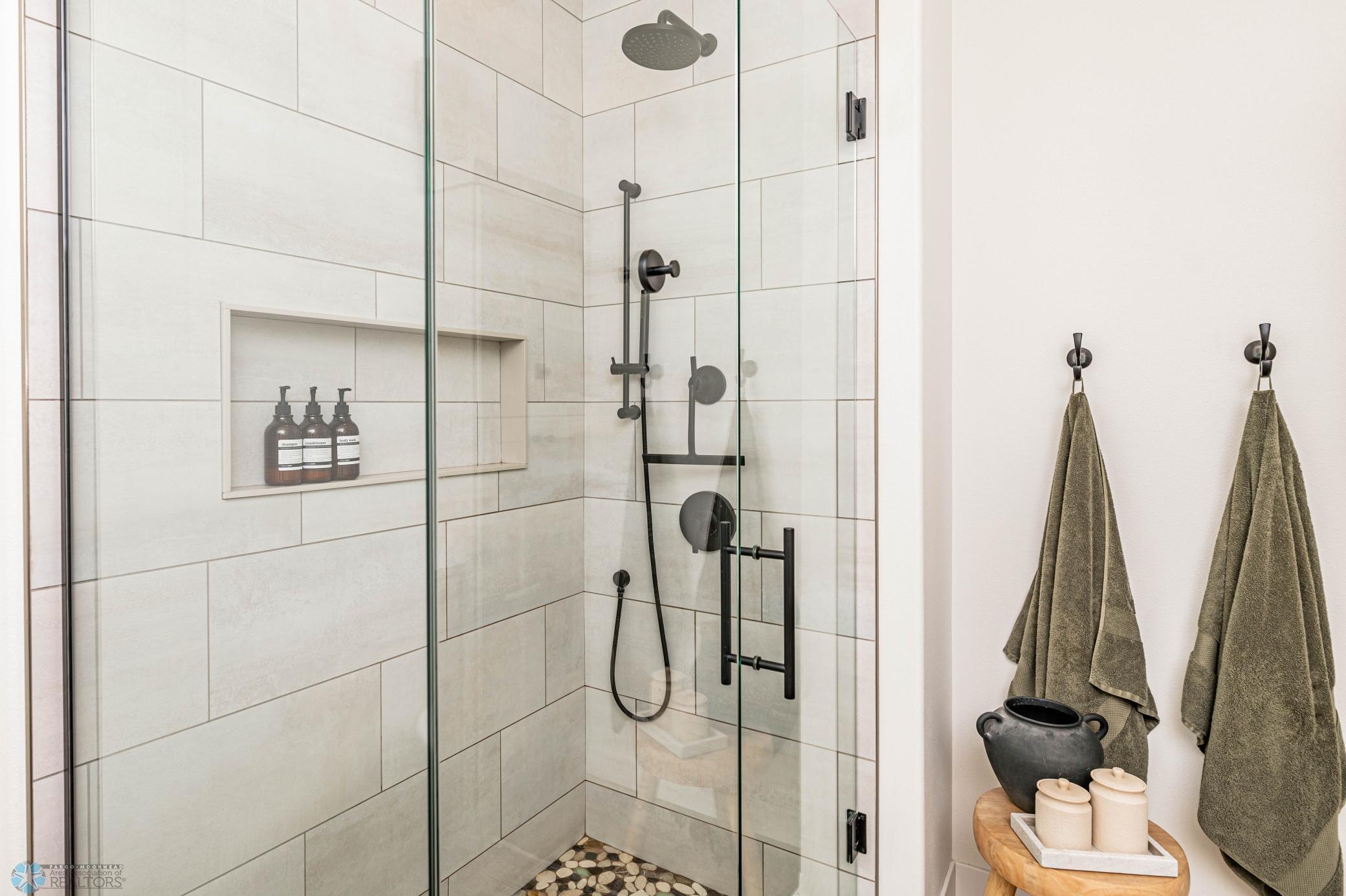 tile shower w/ glass