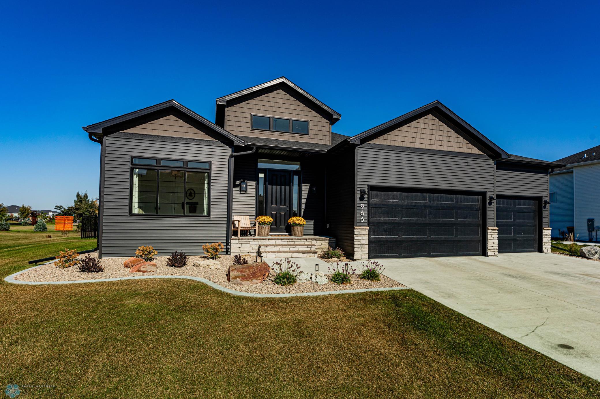 966 50th Ave W