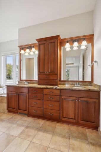 5435 Scenic View Drive SW, Rochester, MN 55902