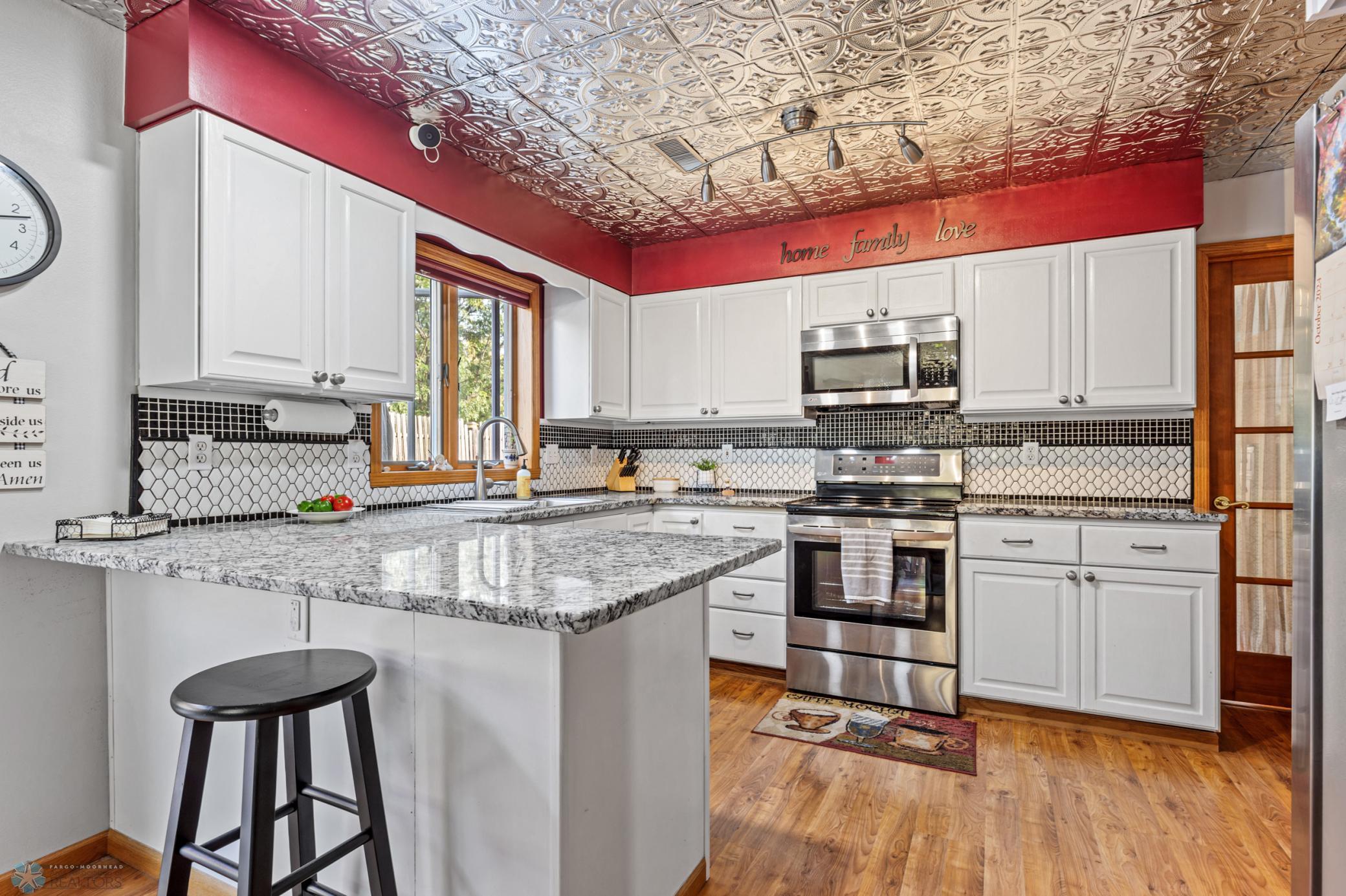 Granite countertops, kitchen peninsula