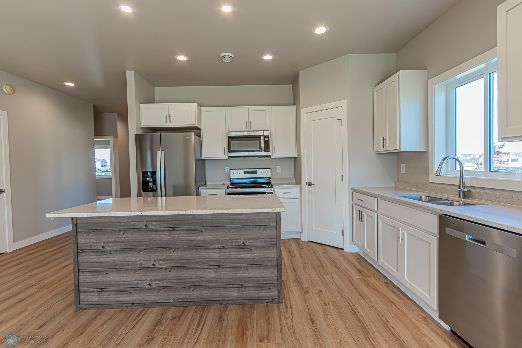 5867 Ellis Dr, West Fargo, ND-15.jpg