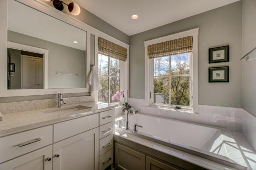 10079 Tapestry Hill, Lake Elmo, MN 55042