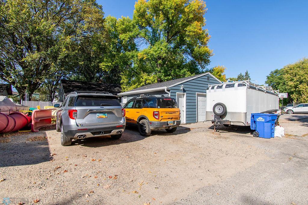 Garage/Parking