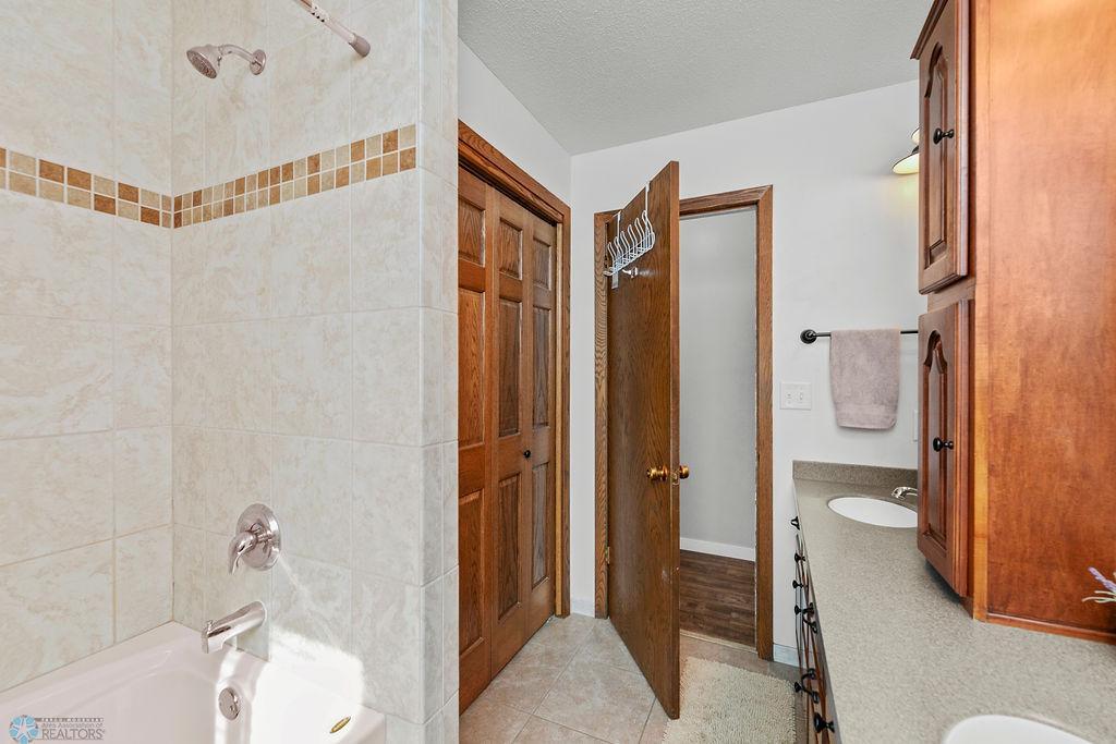 Upper Level Bathoom