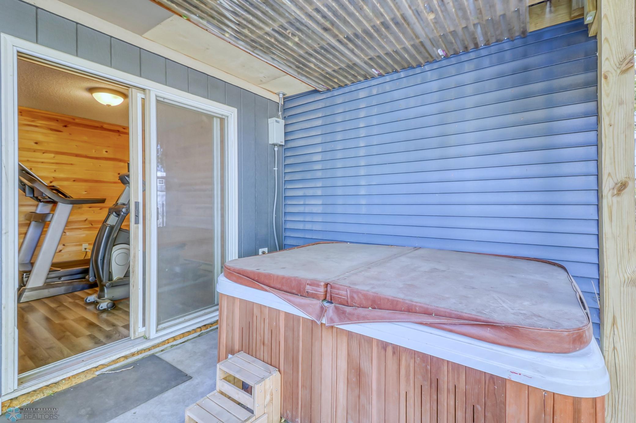 Hottub1_1.jpg