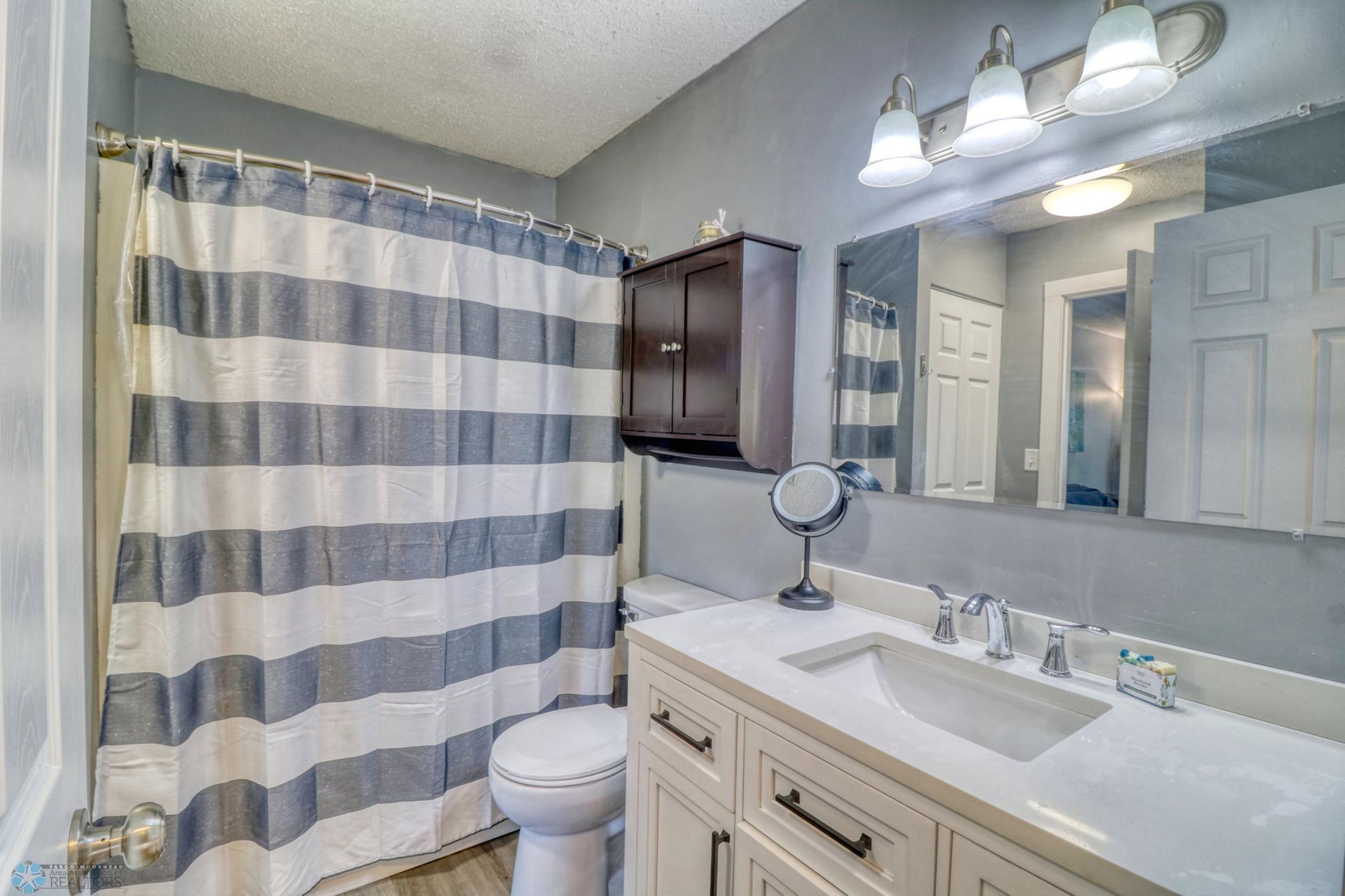 Bathroom1_1.jpg
