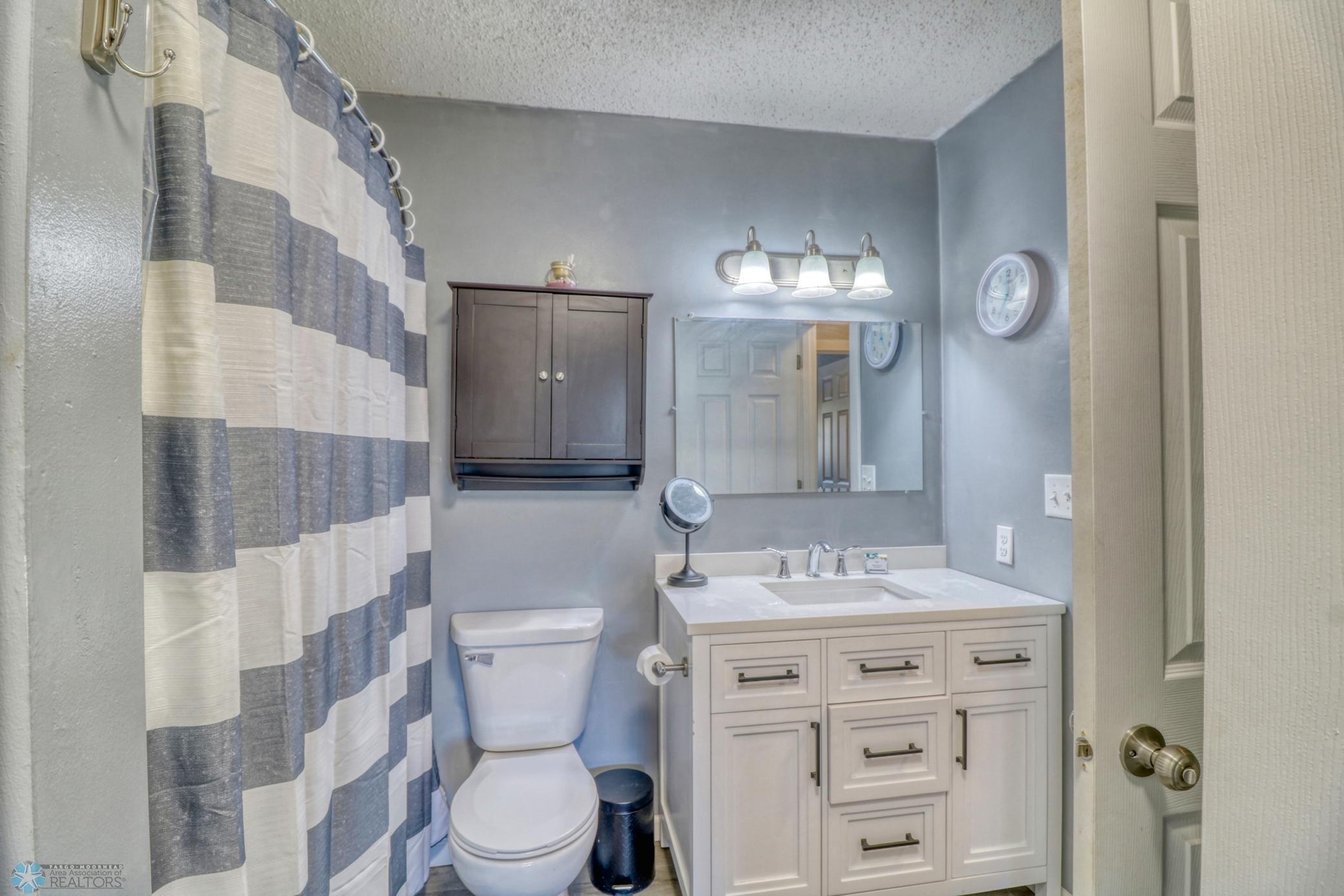 Bathroom1_2.jpg