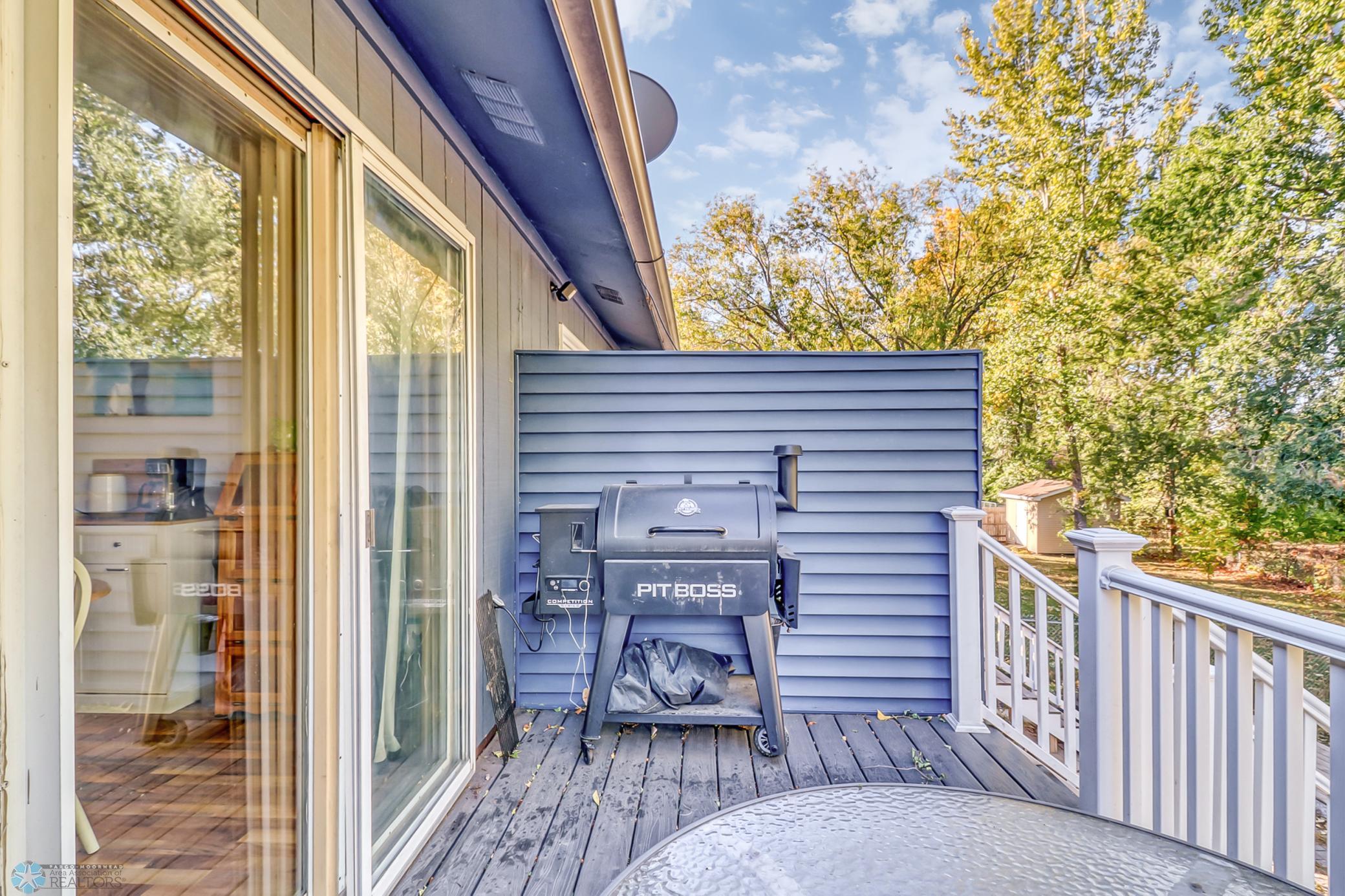 Backyard_deck1_1.jpg