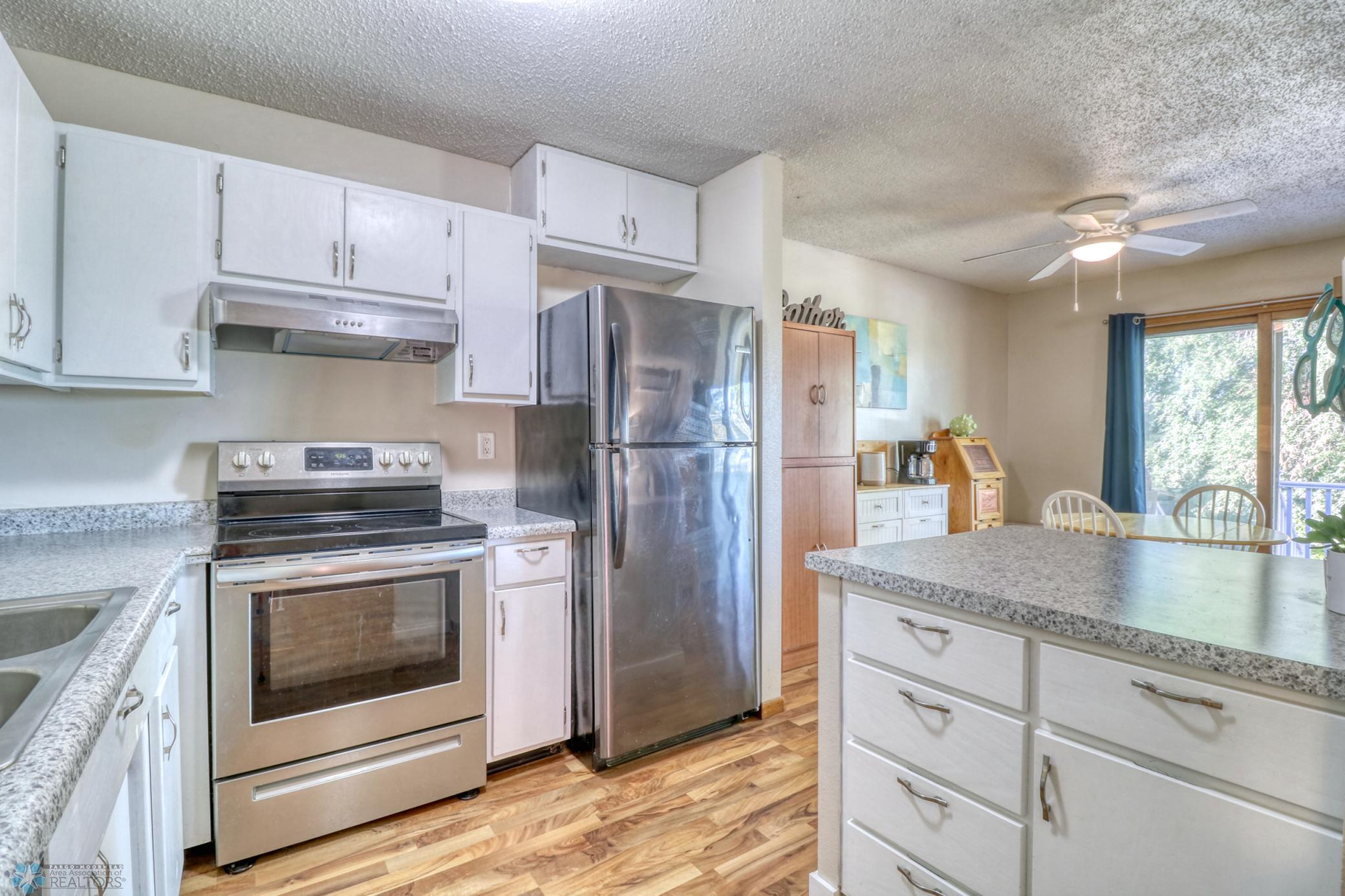 Kitchen1_3.jpg