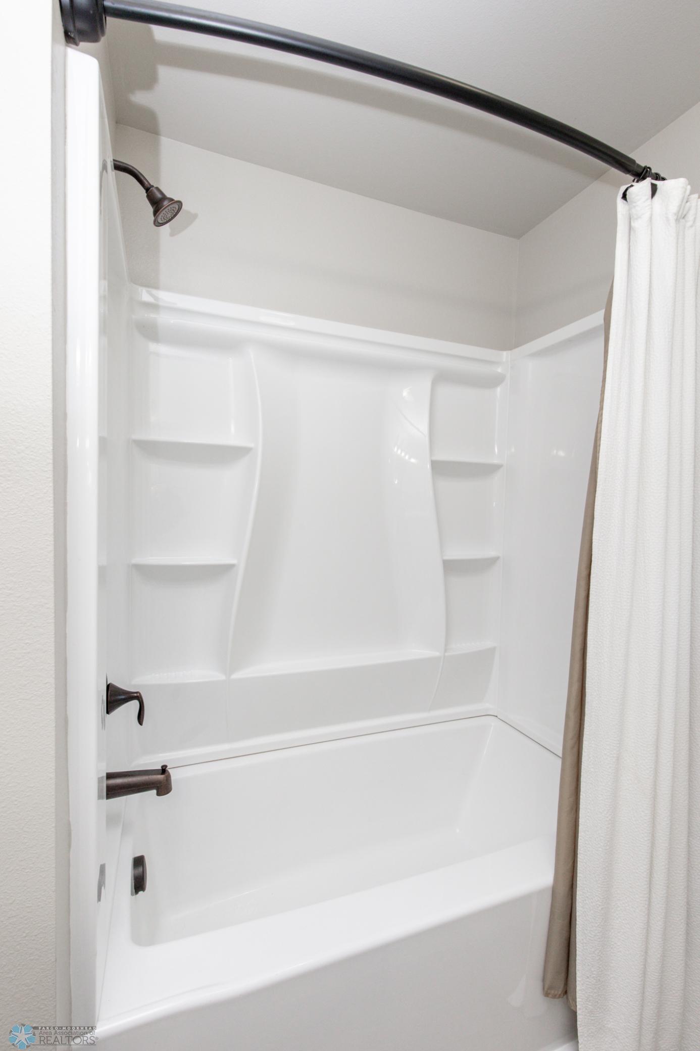 Bathroom 1 - Full
