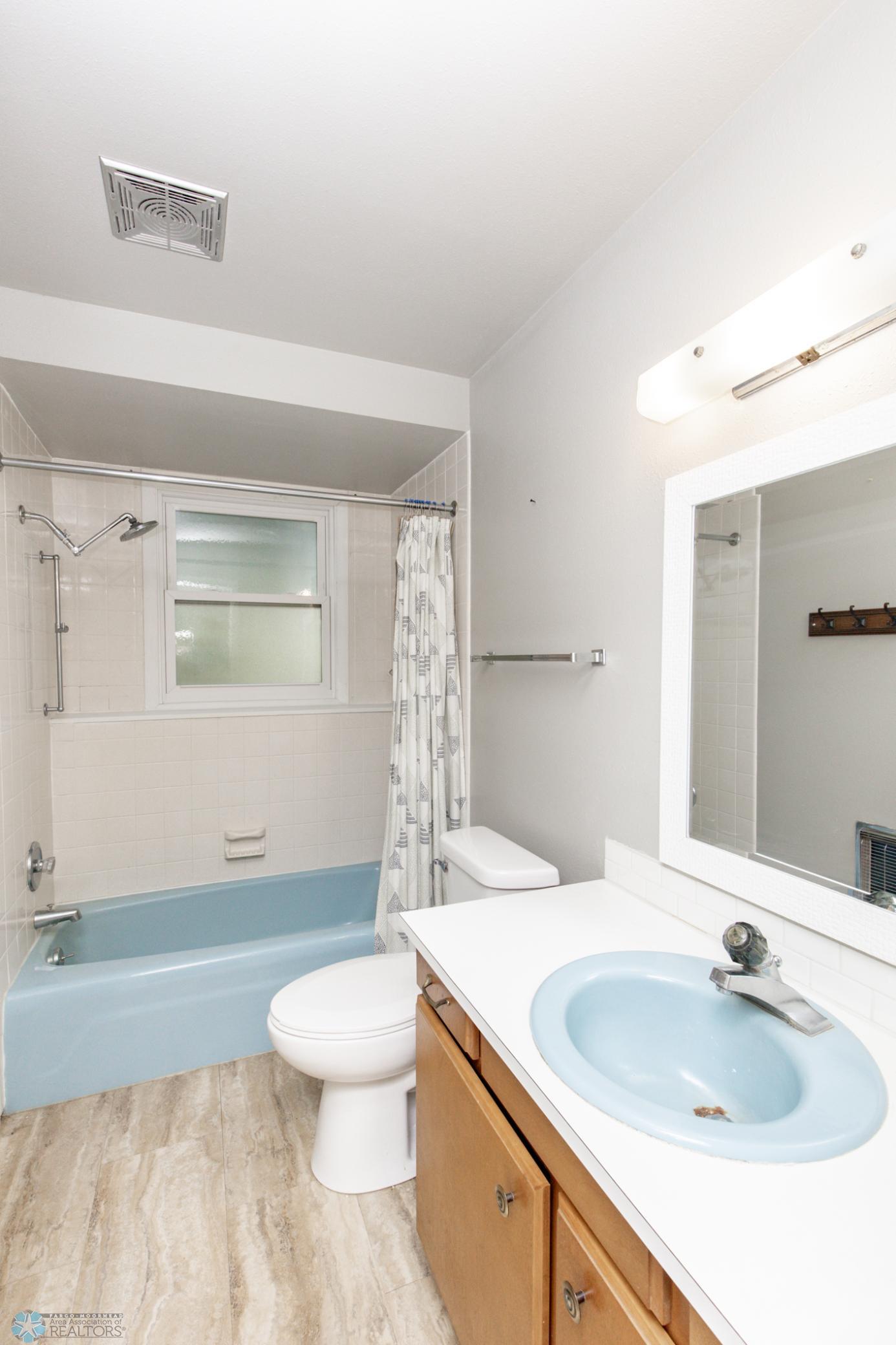 Bathroom 2 - Full