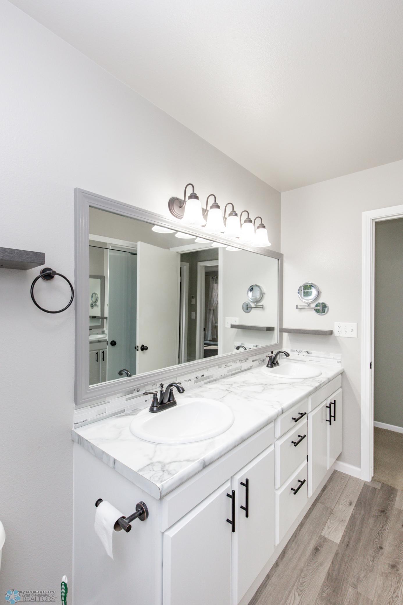 Bathroom 1 - Full